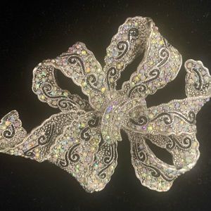 Premier Designs ‘Curly Q’ Brooch Enhancer